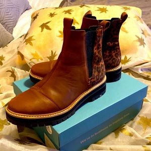 Toms Dakota Nubuck/Leopard Short Boot Sz 8